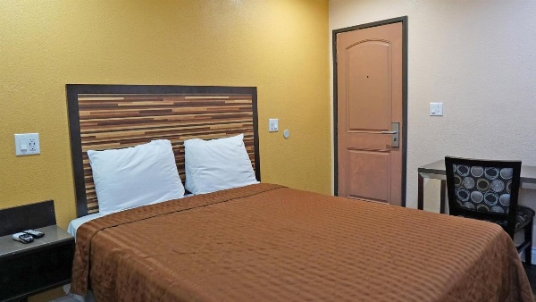 Holly Crest Hotel - Los Angeles, LAX Airport image 4